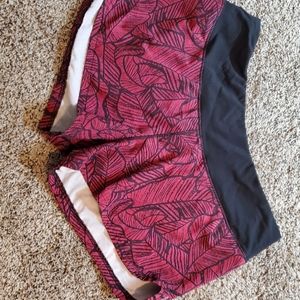 Vuori short women maroon and black pattern running - M/L